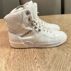 Authentic CHANEL CALFSKIN CROCODILE EMBOSSED WHITE HIGH TOP SNEAKERS Size 40,